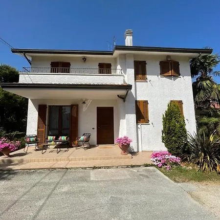 Villa Serena, Con Piscina, Giardino, Vicino Al Mare *