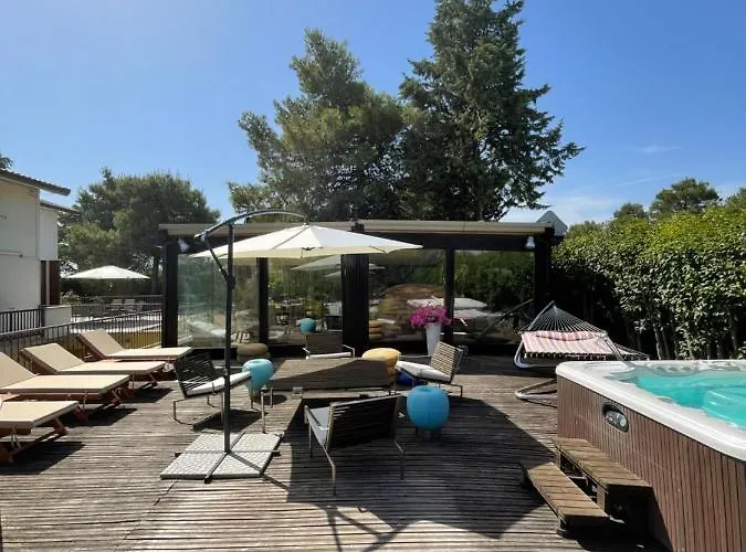 Serena, Con Piscina, Giardino, Vicino Al Mare